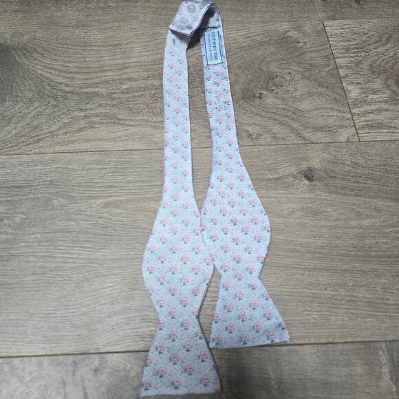 Bowtie #14 - Grey Blue Southern Tide Shrimp & Grits - Picture 1 of 2